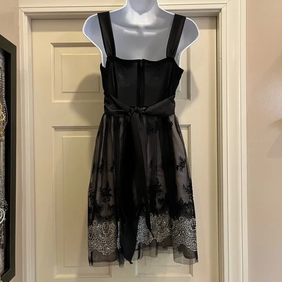 Gorgeous black knee length dress with sparkle design around the skirt. - Picture 3 of 7